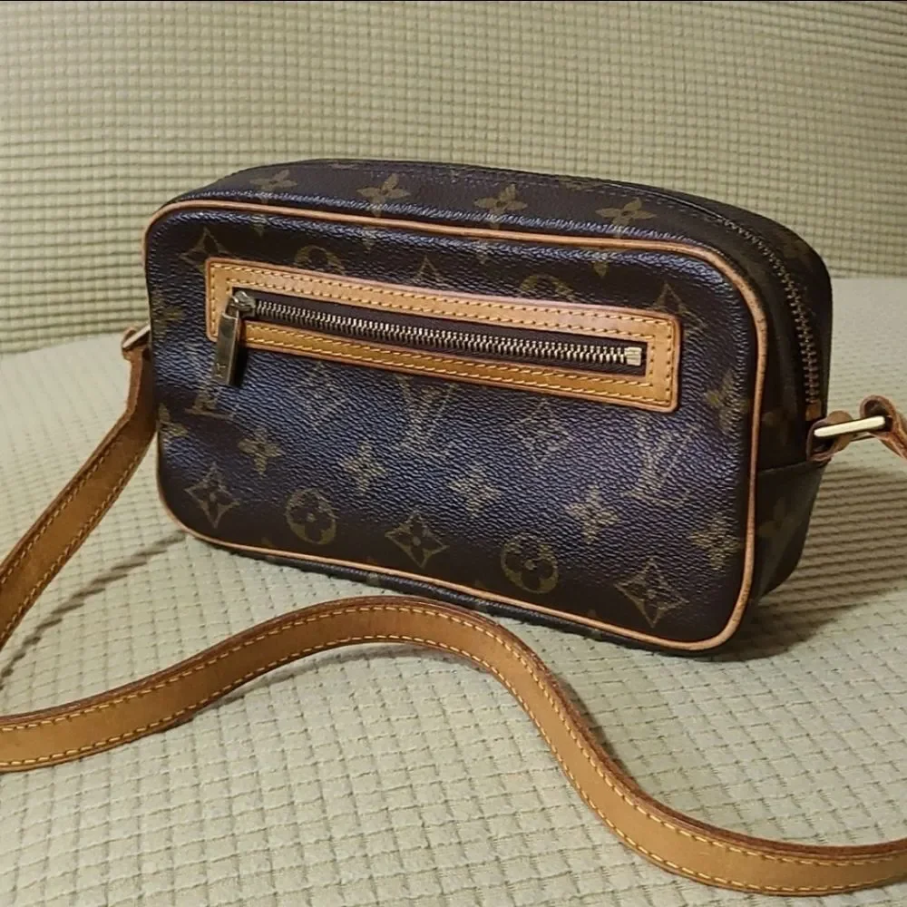 💯Authentic Louis Vuitton Handbag 🍀